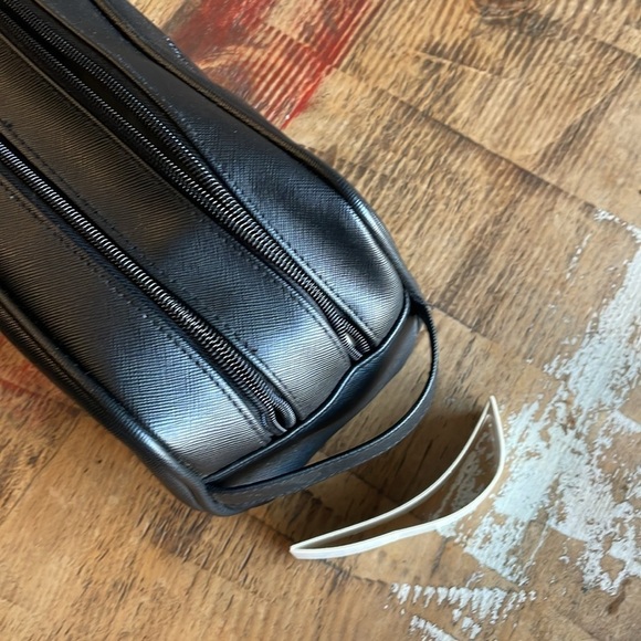 Michael Kors dop kit in black NWOT travel preppy christmas gift - Picture 7 of 8